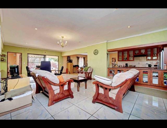 3 BEDROOM HOUSE FOR SALE IN BEZUIDENHOUT VALLEY